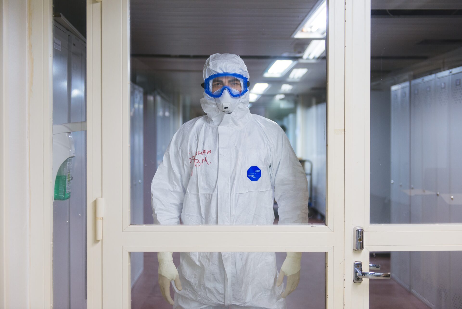 health personnel wearing ppe